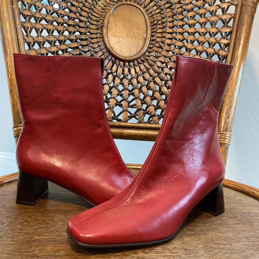Eitenne Aiger Ankle Boots Red with Wide Heels